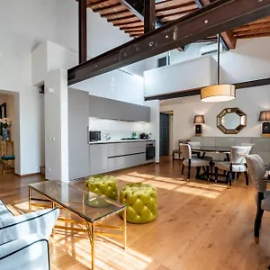 At Santacroce Apartment Florence